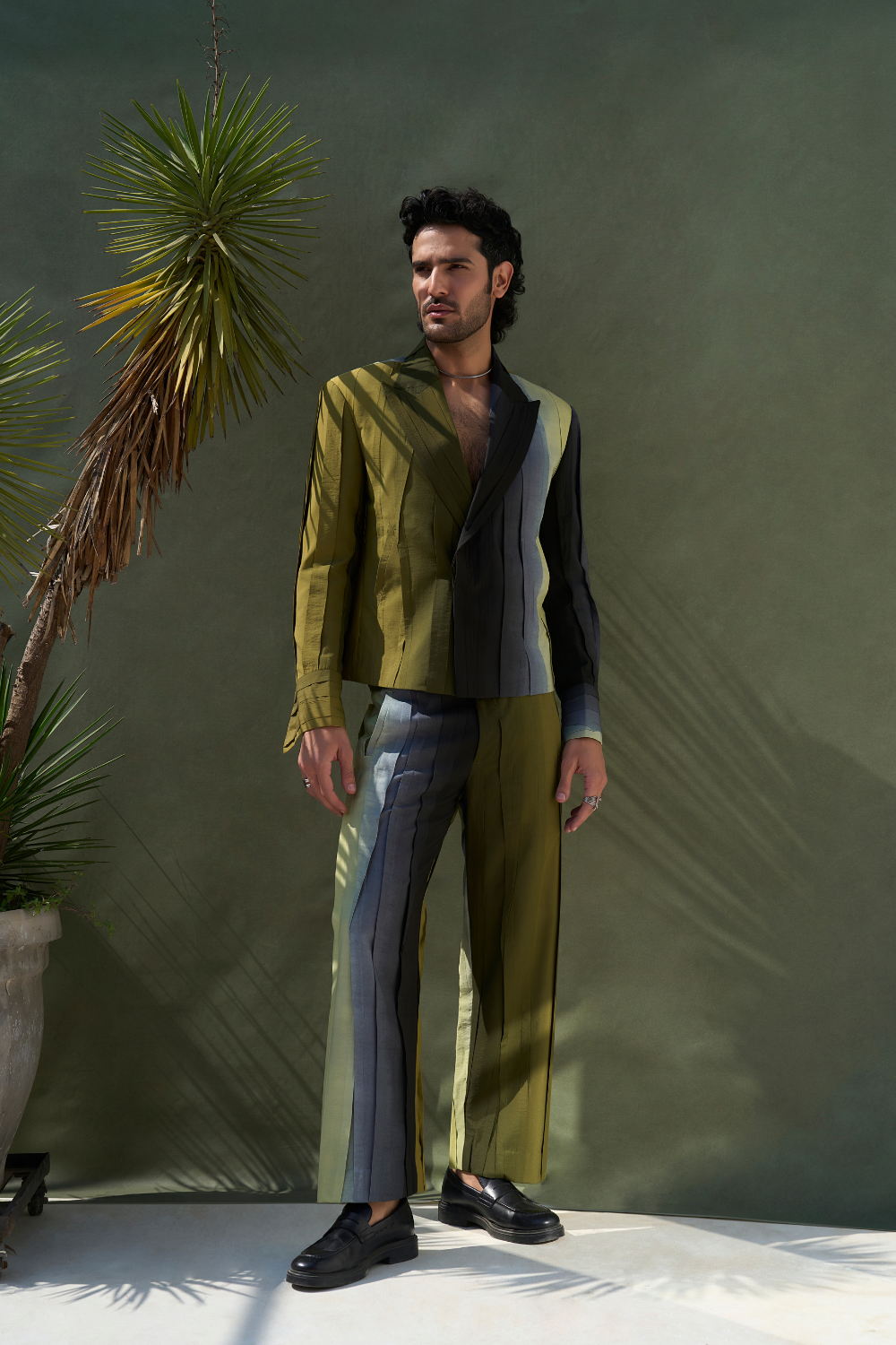 PLEATED BLADE GREEN OMBRE SUIT