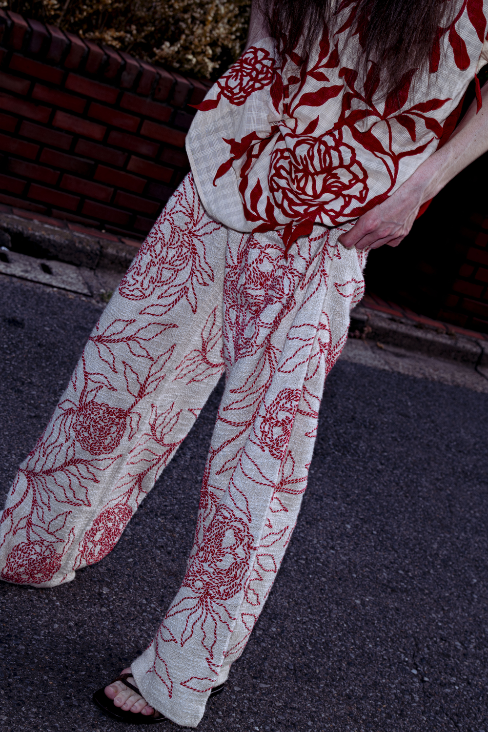 GULDASTA DORI PANTS - CREAM AND RED